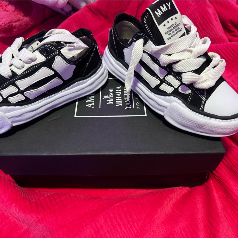Miharayasuhiro men Black and White Sneakers